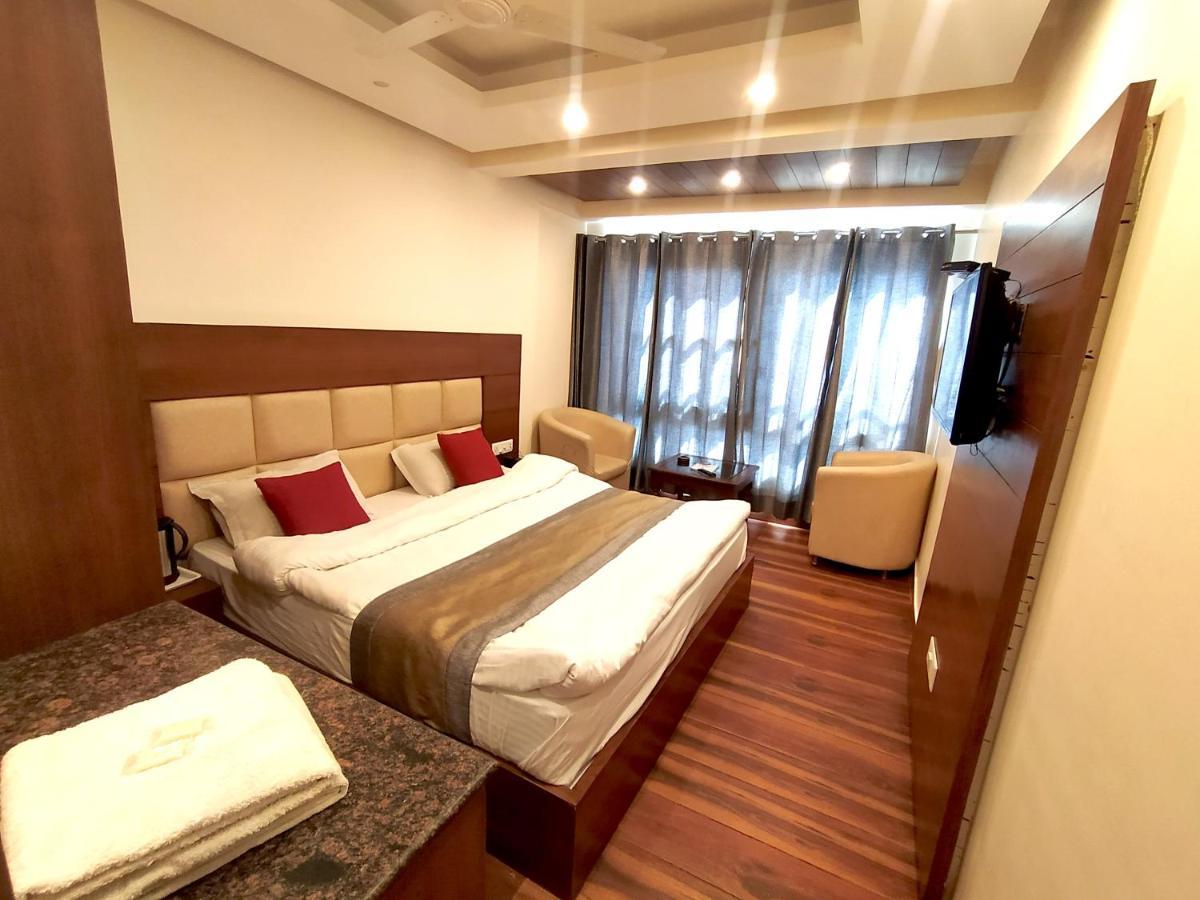 Hotel Samrat, Masuri Exterior foto