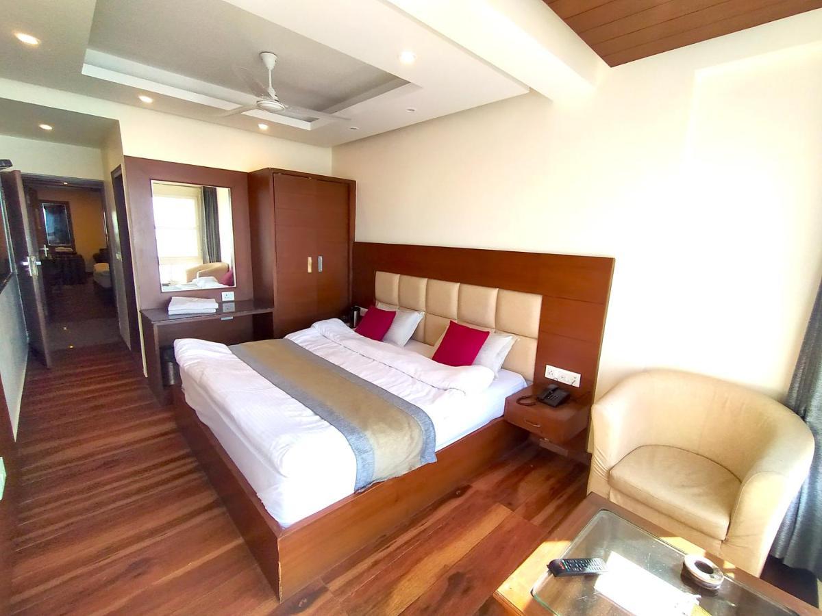 Hotel Samrat, Masuri Exterior foto